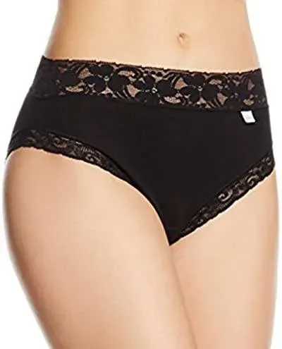 Avet culotte haute noir à dentelle