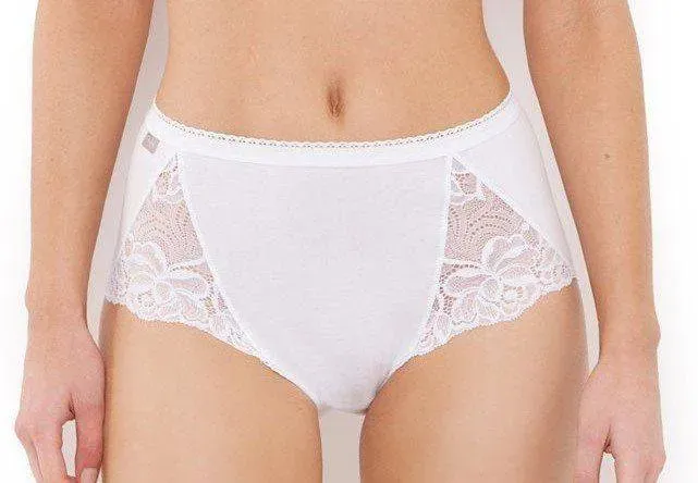 Culotte à dentelle blanche