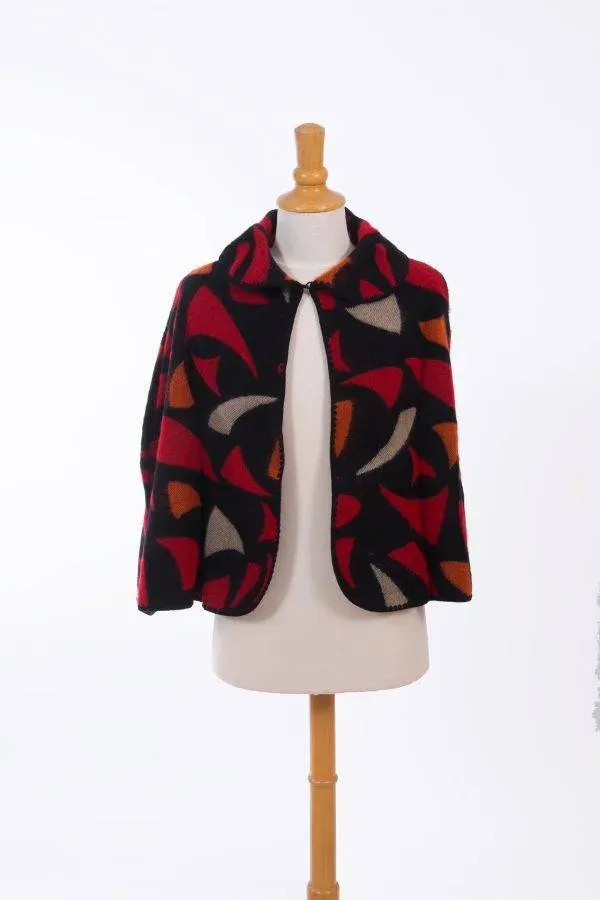 Cape noir à motifs