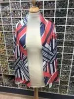 Foulard à motif rouge bleu et blanc
