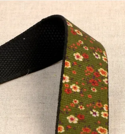 Sangle kaki à motif